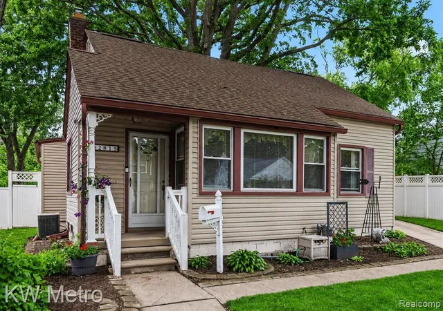 Photo 4 of Single Family Residence at 2815 Ellwood Ave, Berkley, MI 48072 | MLS# 61003794 | | Sold on 2026-07-07