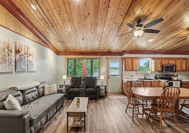 Photo 4 of Single family home for sale at 8215 S Is View Dr, Newaygo, MI 49337 | MLS# 70551953 | Listing updated on 2026-09-01