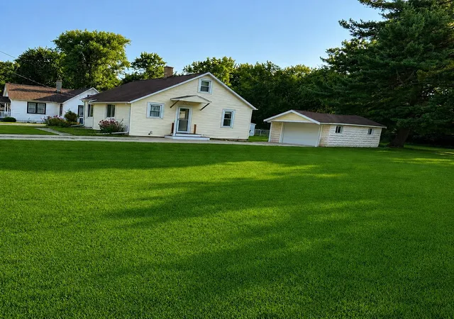 Photo 1 of Single family home for sale at 206 Cambridge St, Bay City, MI 48708 | MLS# 50216858 | Listing updated on 2026-09-09