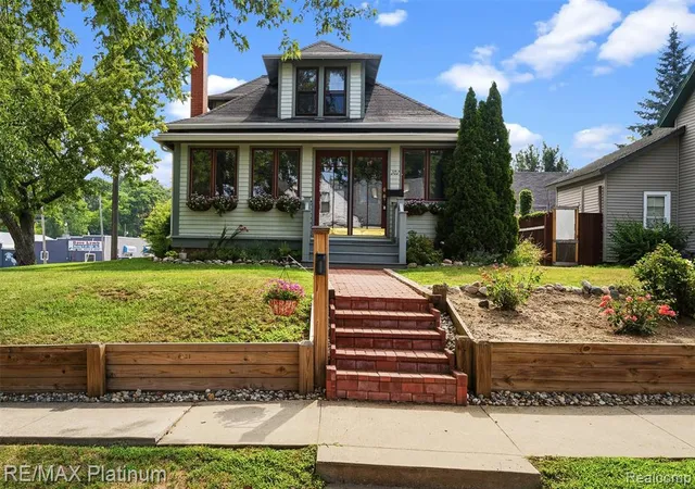 Photo 1 of Sale Pending at 101 S Pine St, Fenton, MI 48430 2141 | MLS# 61013567 | Listing updated on 2026-08-28