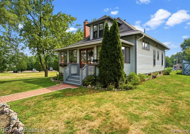 Photo 3 of Sale Pending at 101 S Pine St, Fenton, MI 48430 2141 | MLS# 61013567 | Listing updated on 2026-08-28