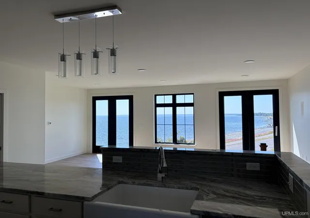 4th image of 2401 N Lakeshore Blvd, Marquette, MI 49855 | MLS# 50145776