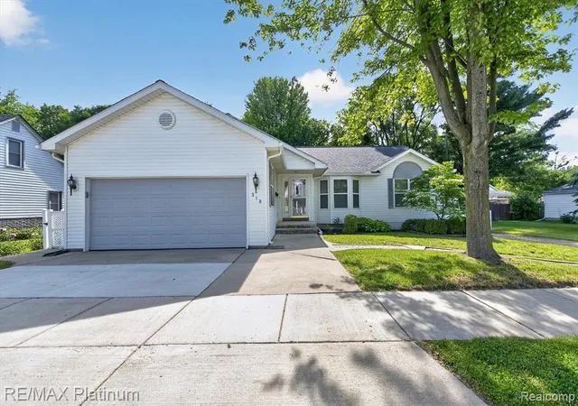Homes for sale in Brighton, MI | 318 N 5th St, Brighton, MI 48116 | MLS# 61000670