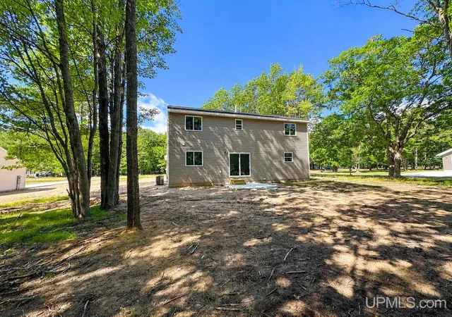 Photo 2 of Single family home for sale at 39 Tipperary Rd, Gladstone, MI 49837 | MLS# 50220158 | Listing updated on 2026-08-28