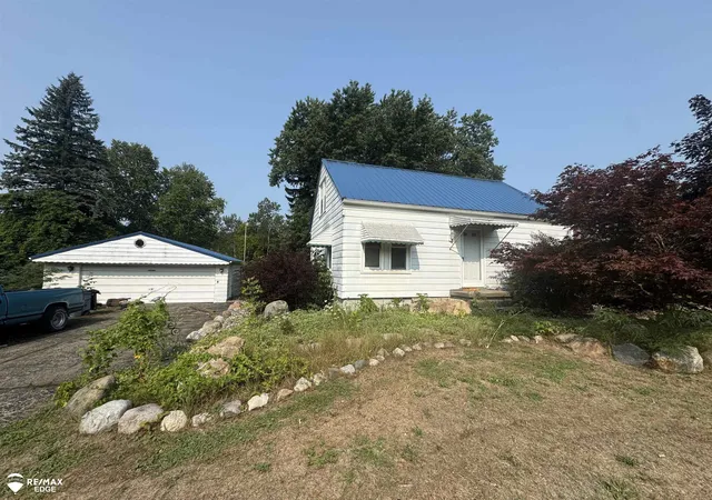 Photo 1 of Sale Pending at 5499 Mckinley Rd, Flushing, MI 48433 | MLS# 50220029 | Listing updated on 2026-09-21