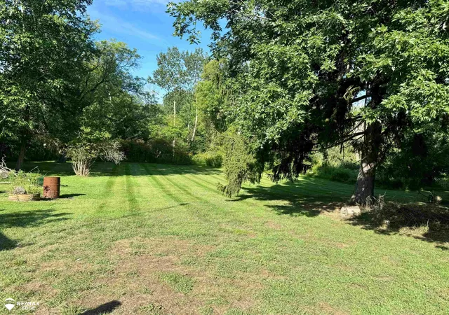 Photo 3 of Sale Pending at 5499 Mckinley Rd, Flushing, MI 48433 | MLS# 50220029 | Listing updated on 2026-09-21