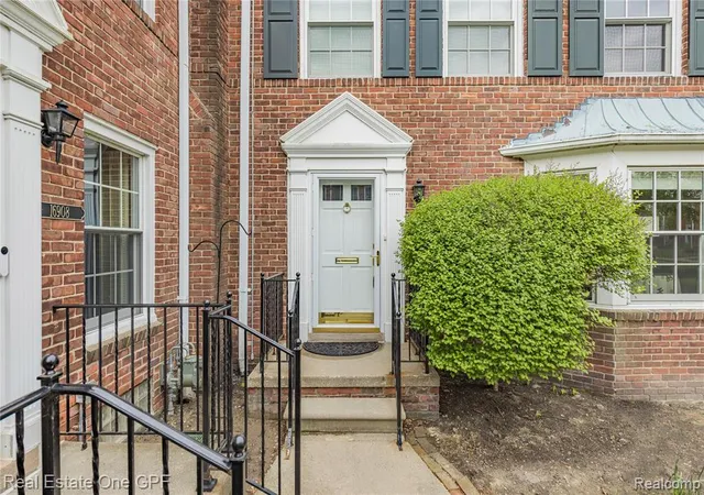 Homes for sale in Grosse Pointe Park, MI | 16904 Saint Paul St, Grosse Pointe Park, MI 48230 | MLS# 60990866