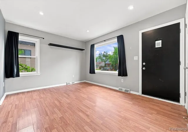 Photo 3 of Single family home for sale at 1527 E Meyers Ave, Hazel Park, MI 48030 | MLS# 61022070 | Listing updated on 2026-08-19
