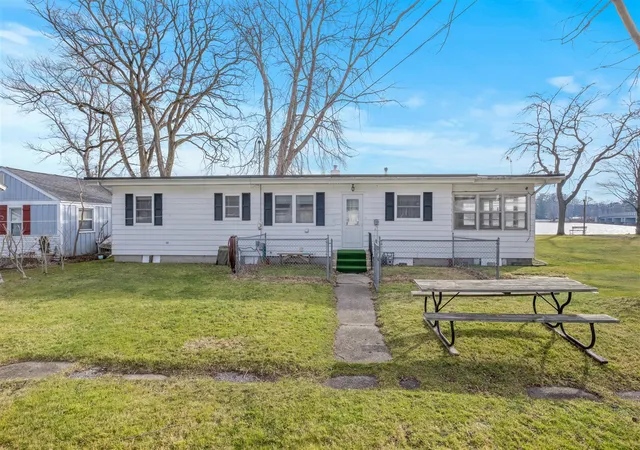Photo 2 of Sale Pending at 15574 Howard St, Spring Lake, MI 49456 | MLS# 70382471 | Listing updated on 2025-03-13