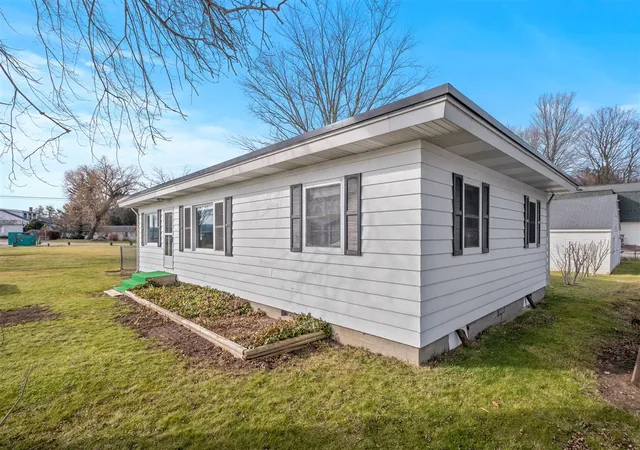 Photo 3 of Sale Pending at 15574 Howard St, Spring Lake, MI 49456 | MLS# 70382471 | Listing updated on 2025-03-13
