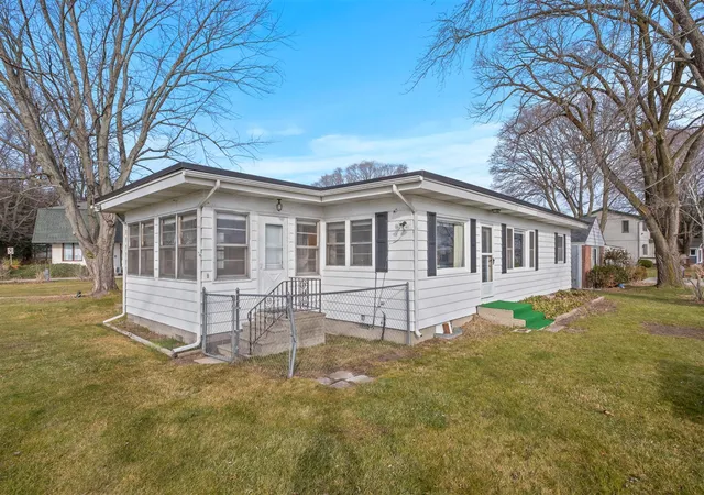 Photo 4 of Sale Pending at 15574 Howard St, Spring Lake, MI 49456 | MLS# 70382471 | Listing updated on 2025-03-13