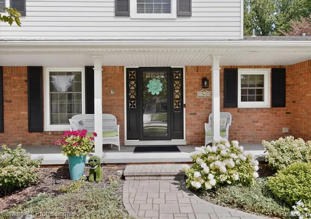 Photo 4 of Single family home for sale at 17634 Country Club Dr, Livonia, MI 48152 2930 | MLS# 61024154 | Listing updated on 2026-08-29