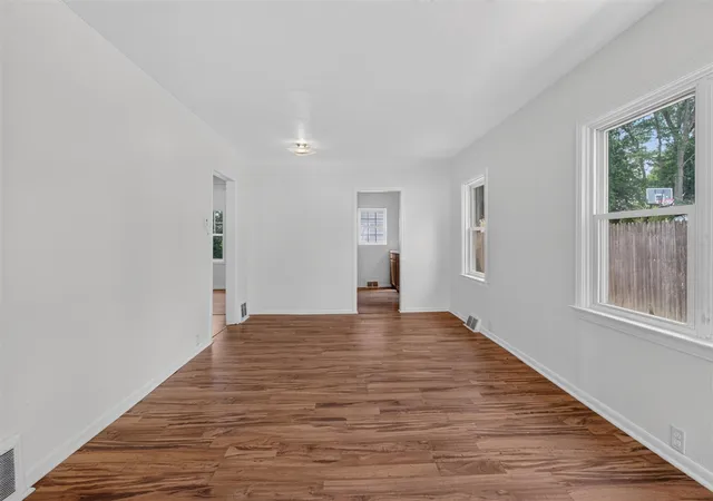 Photo 4 of Single family home for sale at 135 E Mansion, Jackson, MI 49203 | MLS# 70551710 | Listing updated on 2026-09-17
