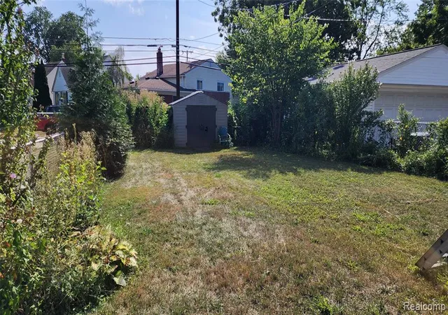 Photo 4 of Sale Pending at 23249 Columbia St, Dearborn, MI 48124 2524 | MLS# 61024132 | Listing updated on 2026-09-13