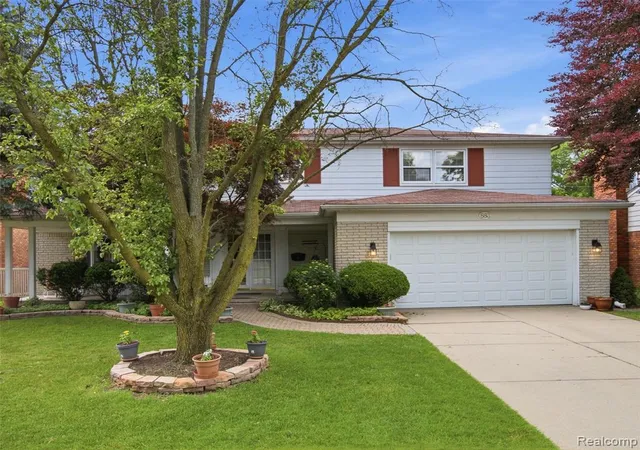 Homes for sale in Grosse Pointe Woods, MI | 883 Briarcliff Dr, Grosse Pointe Woods, MI 48236 | MLS# 61003531