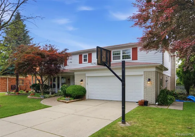 Homes for sale in Grosse Pointe Woods, MI | 883 Briarcliff Dr, Grosse Pointe Woods, MI 48236 | MLS# 61003531