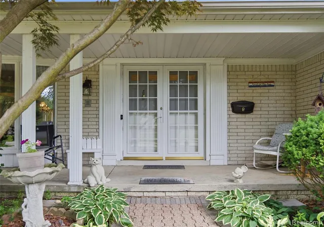 Homes for sale in Grosse Pointe Woods, MI | 883 Briarcliff Dr, Grosse Pointe Woods, MI 48236 | MLS# 61003531