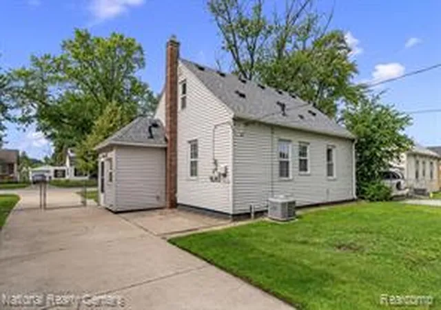Homes for sale in Saint Clair Shores, MI | 21523 Fresard St, Saint Clair Shores, MI 48080 | MLS# 61009219