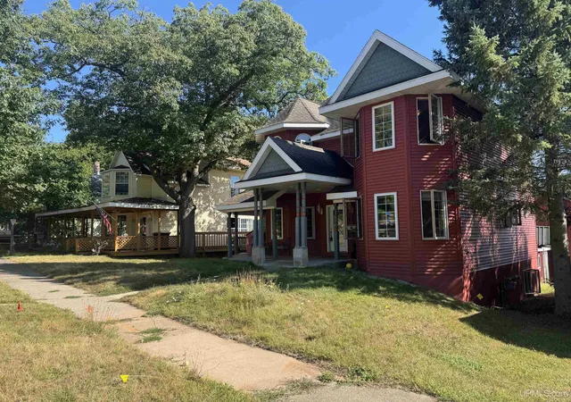 Single family home for sale at 817 E B St, Iron Mountain, MI 49801 | MLS# 50219653