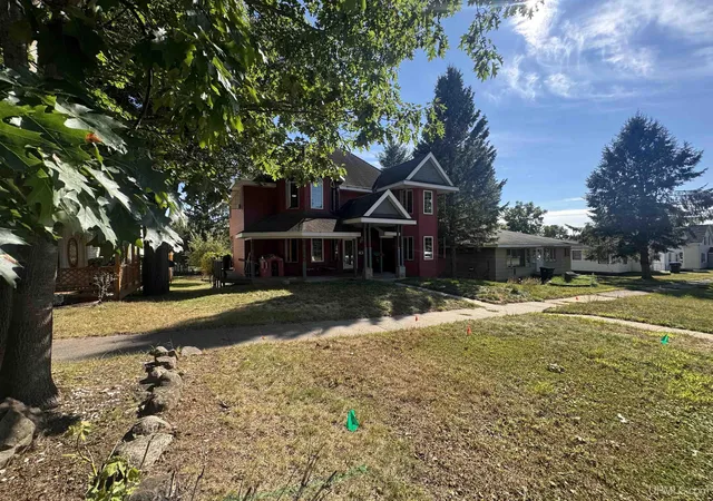 Photo 3 of Single family home for sale at 817 E B St, Iron Mountain, MI 49801 | MLS# 50219653 | Listing updated on 2026-09-10