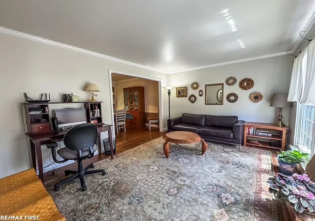 5th image of 199 Saxon Ct, Rochester Hills, MI 48307 | MLS# 50211959