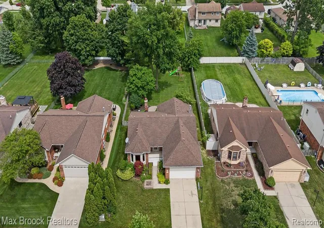 2nd image of 1776 Hillman Dr, Troy, MI 48083 | MLS# 61007694
