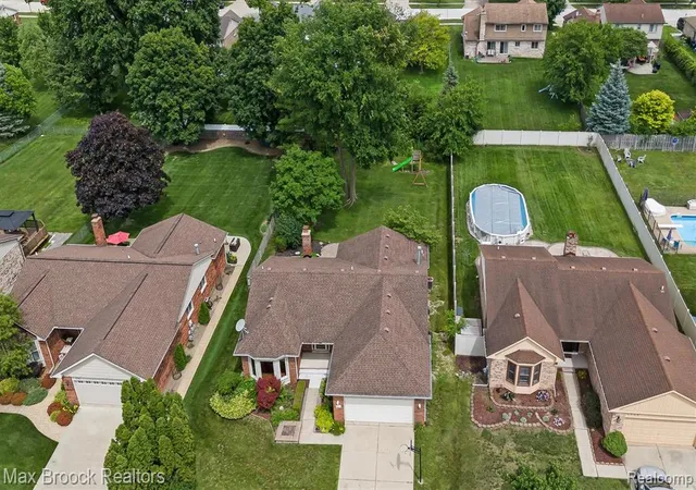 3rd image of 1776 Hillman Dr, Troy, MI 48083 | MLS# 61007694