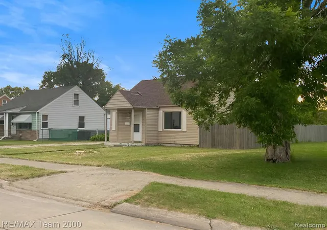 Photo 1 of Single family home for sale at 25270 Ford St, Roseville, MI 48066 3775 | MLS# 61006579 | Listing updated on 2026-10-23