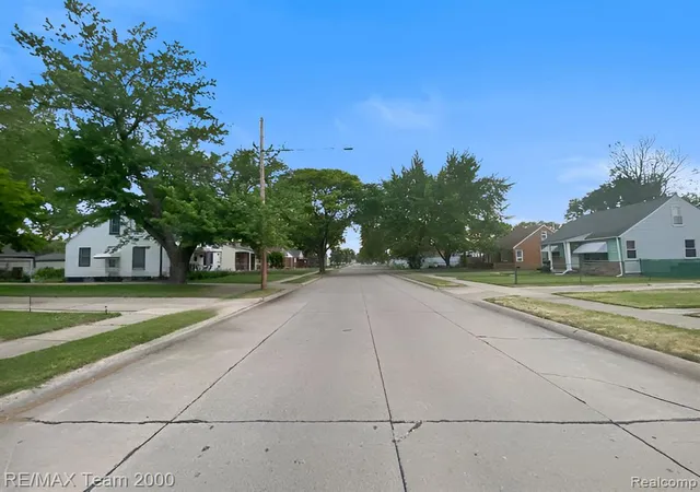Photo 2 of Single family home for sale at 25270 Ford St, Roseville, MI 48066 3775 | MLS# 61006579 | Listing updated on 2026-10-23