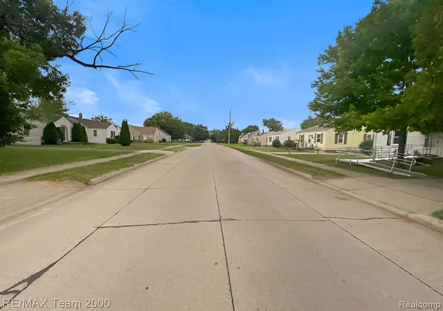 Photo 3 of Single family home for sale at 25270 Ford St, Roseville, MI 48066 3775 | MLS# 61006579 | Listing updated on 2026-10-23