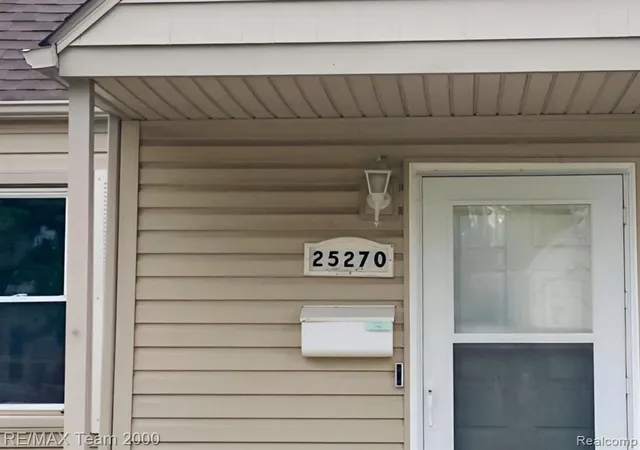 Photo 4 of Single family home for sale at 25270 Ford St, Roseville, MI 48066 3775 | MLS# 61006579 | Listing updated on 2026-10-23