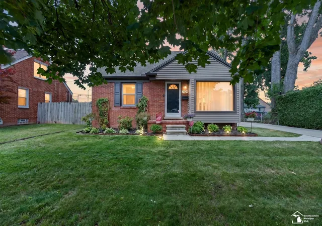 Homes for sale in Lincoln Park, MI | 2420 Applewood Ave, Lincoln Park, MI 48146 | MLS# 50213909