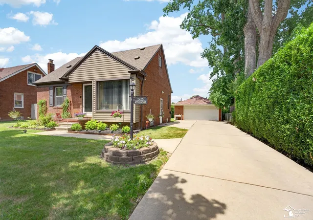 Homes for sale in Lincoln Park, MI | 2420 Applewood Ave, Lincoln Park, MI 48146 | MLS# 50213909