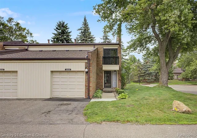 Homes for sale in Livonia, MI | 18240 University Park Dr, Livonia, MI 48152 | MLS# 61006497
