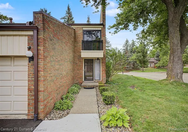 Homes for sale in Livonia, MI | 18240 University Park Dr, Livonia, MI 48152 | MLS# 61006497