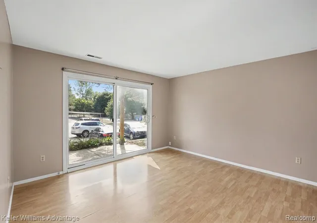 4th image of 841 Bloomfield Vlg Blvd, AuburnHillsCity_Oakland, MI 48326