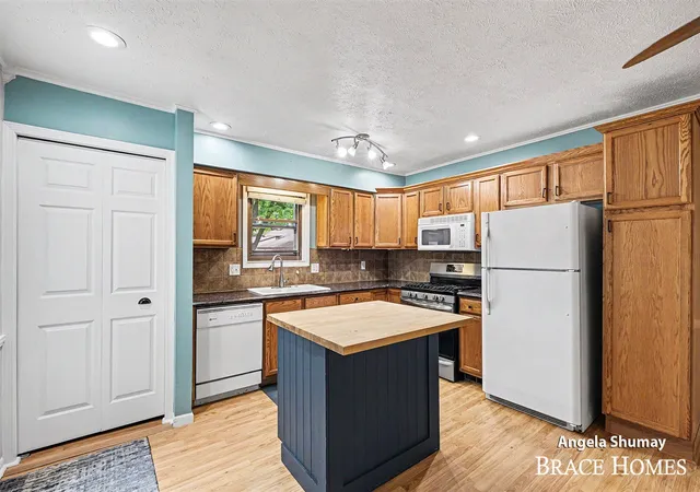 2nd image of 2631 Chatham Woods Dr, Grand Rapids, MI 49546 | MLS# 70536722