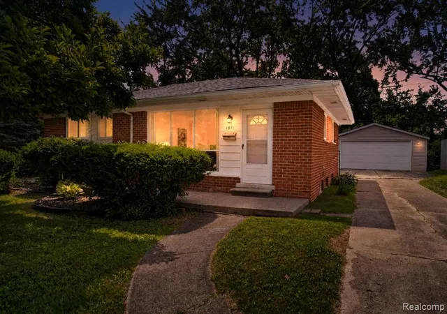 1st image of 1811 Avondale Ave, Ann Arbor, MI 48103 5753 | MLS# 61010315