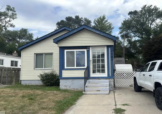 Photo 1 of Single family home for sale at 1505 E Jarvis Ave, Hazel Park, MI 48030 | MLS# 50219289 | Listing updated on 2026-08-20