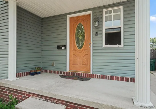 Photo 3 of Single family home for sale at 1750 E Woodruff Ave, Hazel Park, MI 48030 | MLS# 61019785 | Listing updated on 2026-08-30