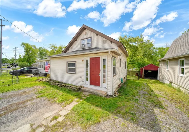 Homes for sale in Jackson, MI | 407 Hinckley Blvd, Jackson, MI 49203 | MLS# 70531246