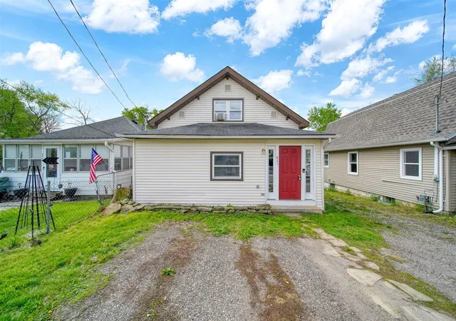 Homes for sale in Jackson, MI | 407 Hinckley Blvd, Jackson, MI 49203 | MLS# 70531246