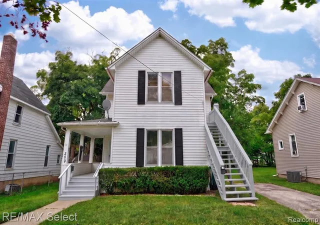 Photo 2 of Sale Pending at 209 N Cherry St, Flushing, MI 48433 1603 | MLS# 61025880 | Listing updated on 2026-09-02
