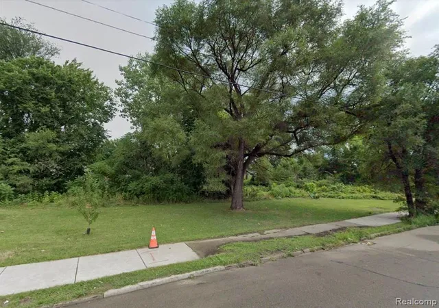Photo 1 of Sale Pending at 2568 Alter Rd, Detroit, MI 48215 | MLS# 60266261 | Listing updated on 2025-06-30