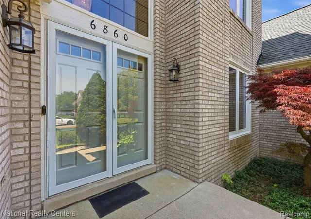 3rd image of 6860 Bridgemont Dr, Canton, MI 48187 5266 | MLS# 61008188