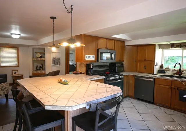 Photo 3 of Single family home for sale at 711 Calverley Ave, Houghton, MI 49931 | MLS# 50210623 | Listing updated on 2026-09-15