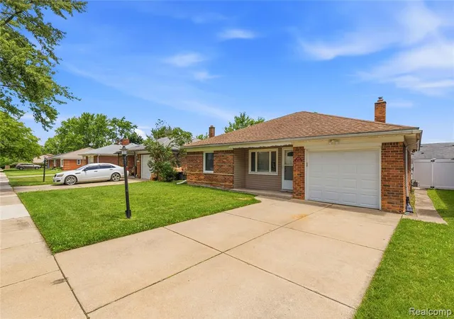 Homes for sale in Wyandotte, MI | 1075 12Th St, Wyandotte, MI 48192 | MLS# 61005339