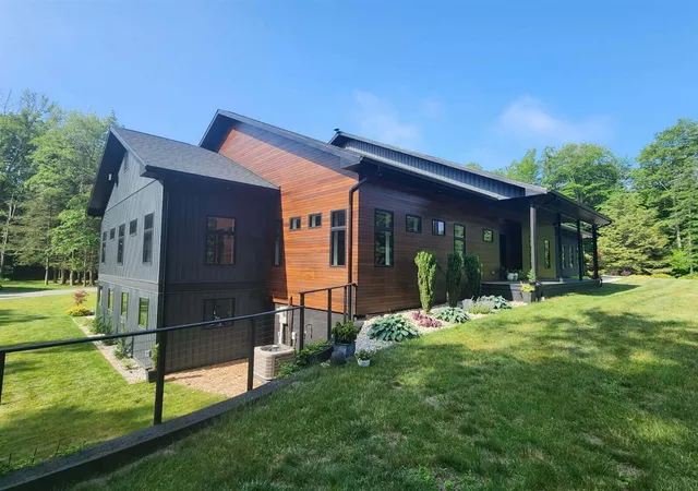 1st image of 16342 Lincoln St, Grand Haven, MI 49417 | MLS# 70542389