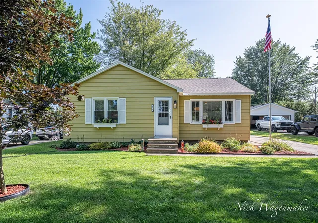 1st image of 712 River St, Spring Lake, MI 49456 | MLS# 70554067