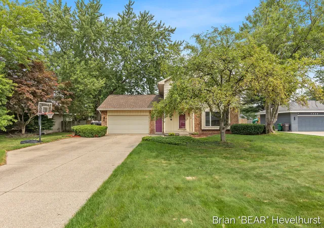 Photo 3 of Sale Pending at 7520 Windgate Dr, Jenison, MI 49428 | MLS# 70551590 | Listing updated on 2026-08-31
